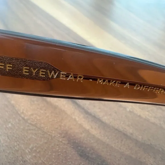 DIFF Polarized BELLA II Sunglasses in Light Brown - Picture 9 of 10